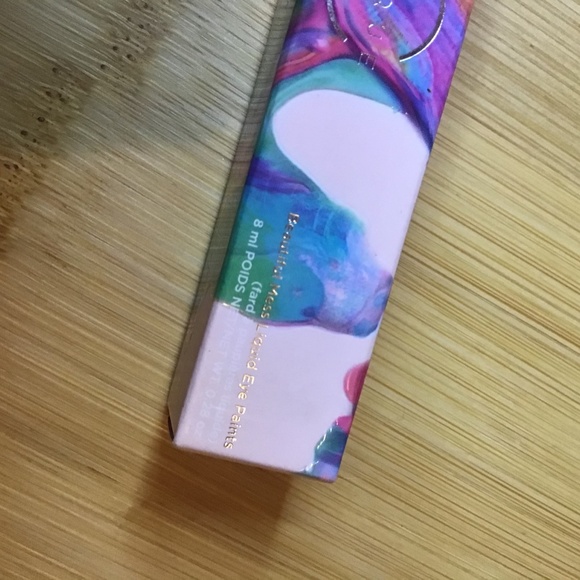 Dominique Cosmetics eyeshadow in blue - Picture 4 of 5